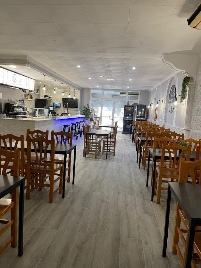 Hostal Restaurante Avenida De Madrid Terrassa Buitenkant foto