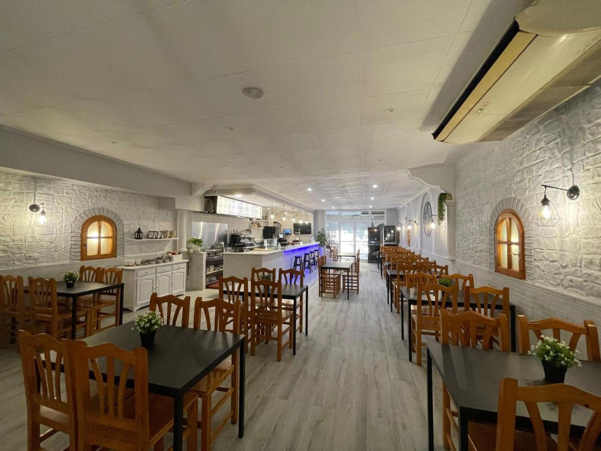 Hostal Restaurante Avenida De Madrid Terrassa Buitenkant foto