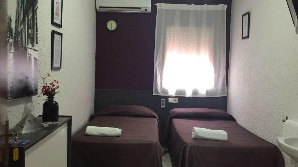 Hostal Restaurante Avenida De Madrid Terrassa Buitenkant foto