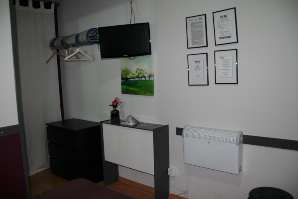 Hostal Restaurante Avenida De Madrid Terrassa Buitenkant foto