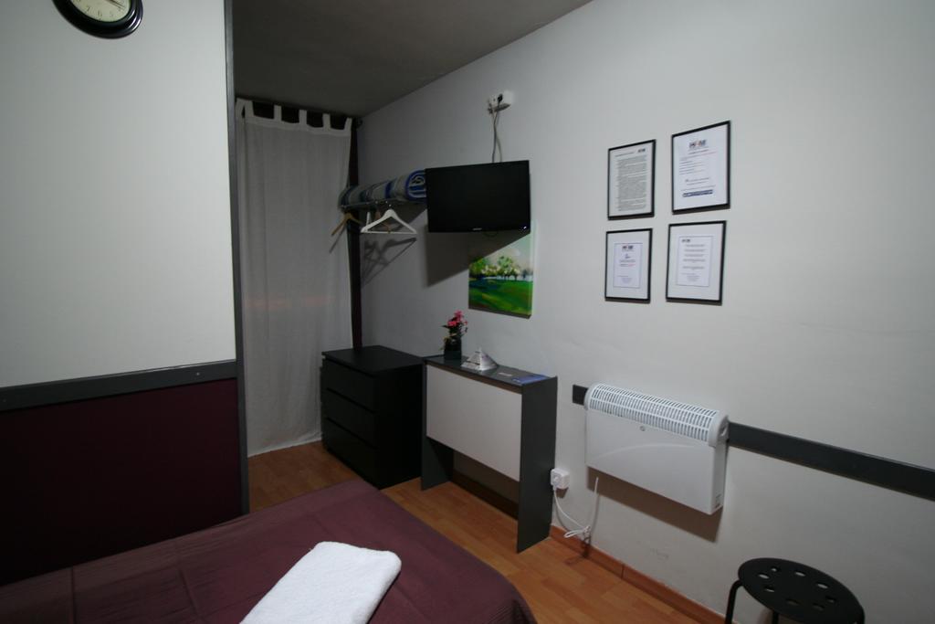 Hostal Restaurante Avenida De Madrid Terrassa Buitenkant foto