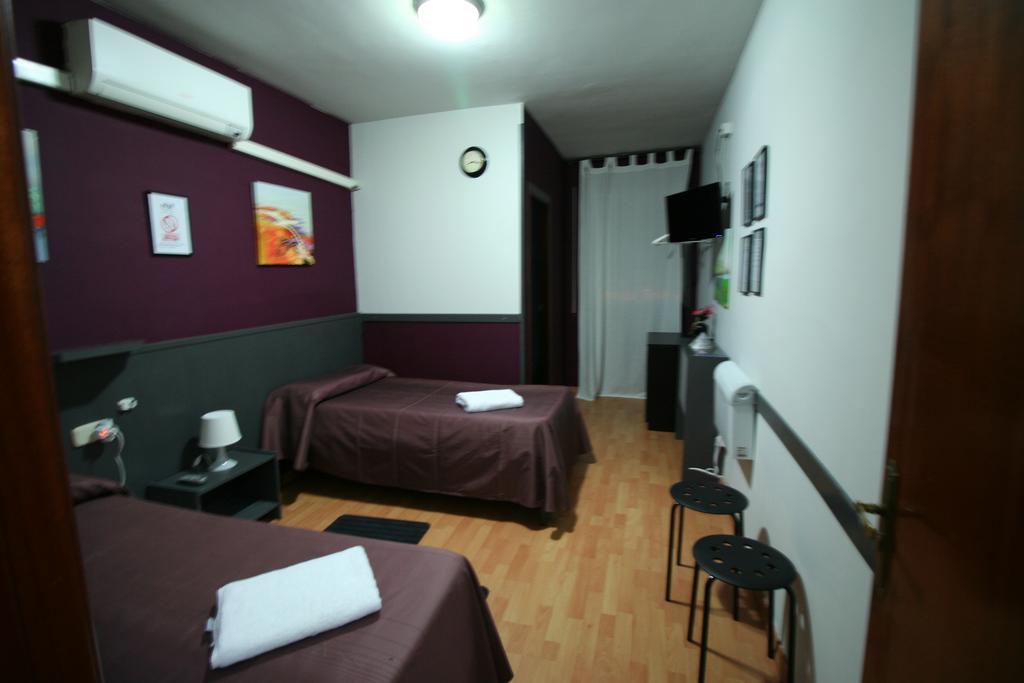 Hostal Restaurante Avenida De Madrid Terrassa Buitenkant foto