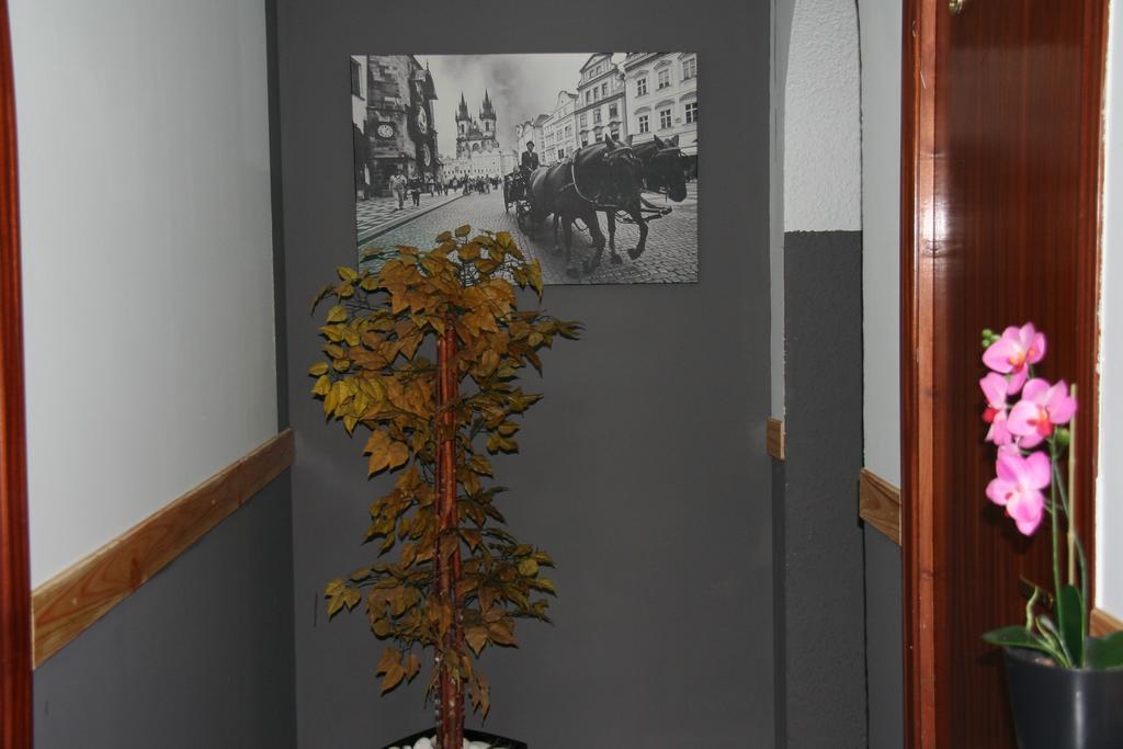 Hostal Restaurante Avenida De Madrid Terrassa Buitenkant foto