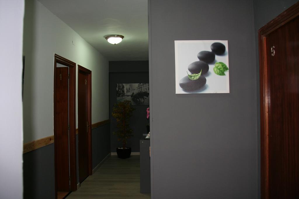 Hostal Restaurante Avenida De Madrid Terrassa Buitenkant foto