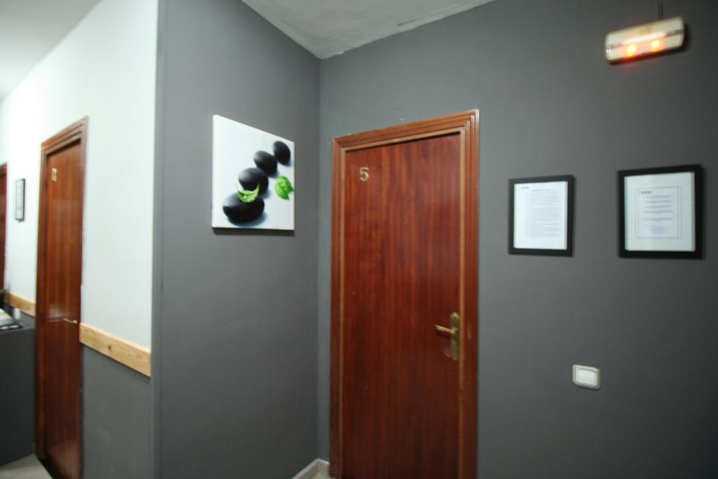 Hostal Restaurante Avenida De Madrid Terrassa Buitenkant foto