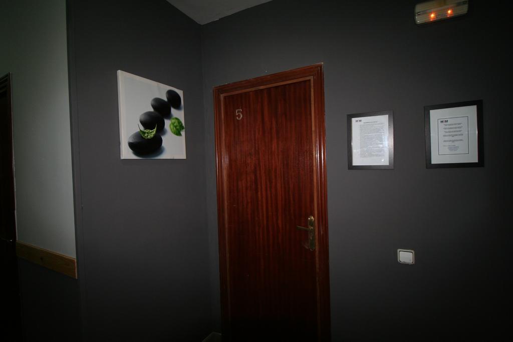 Hostal Restaurante Avenida De Madrid Terrassa Buitenkant foto