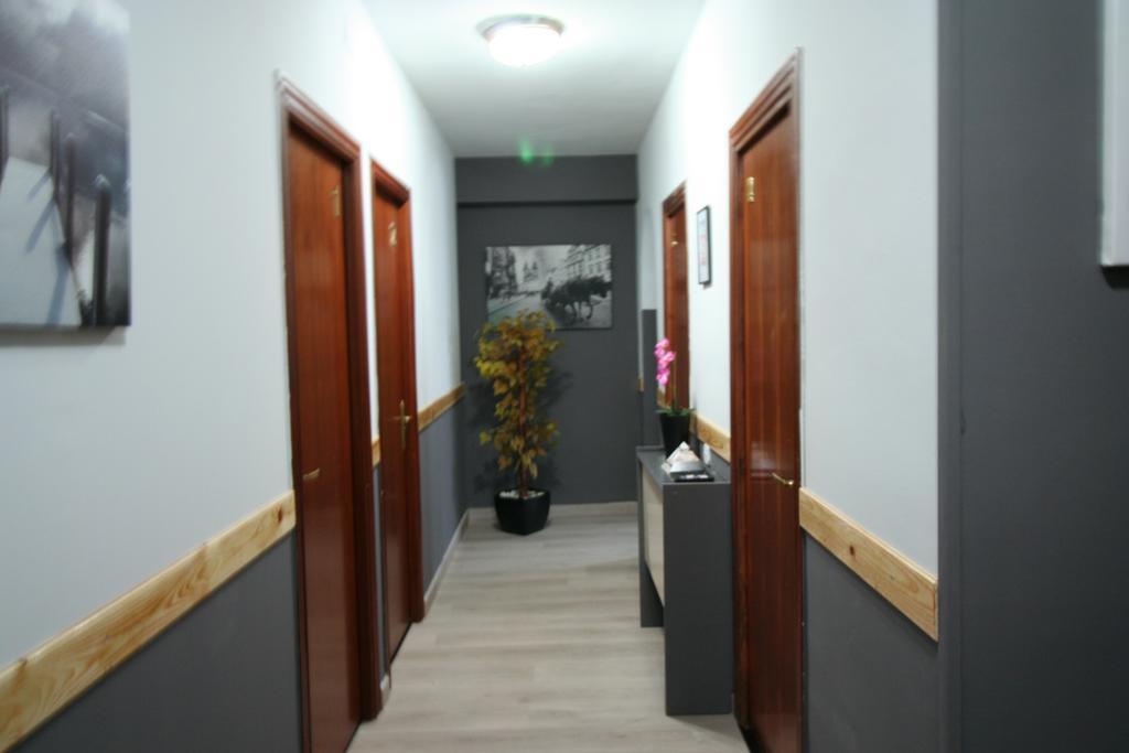 Hostal Restaurante Avenida De Madrid Terrassa Buitenkant foto