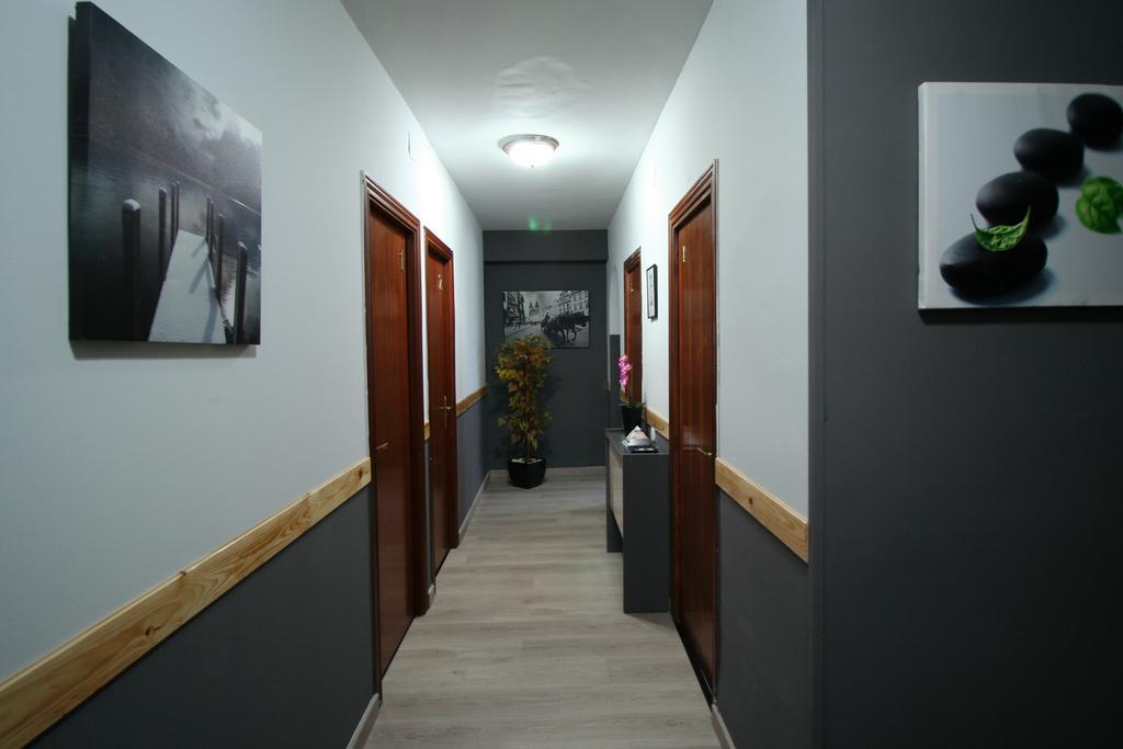 Hostal Restaurante Avenida De Madrid Terrassa Buitenkant foto