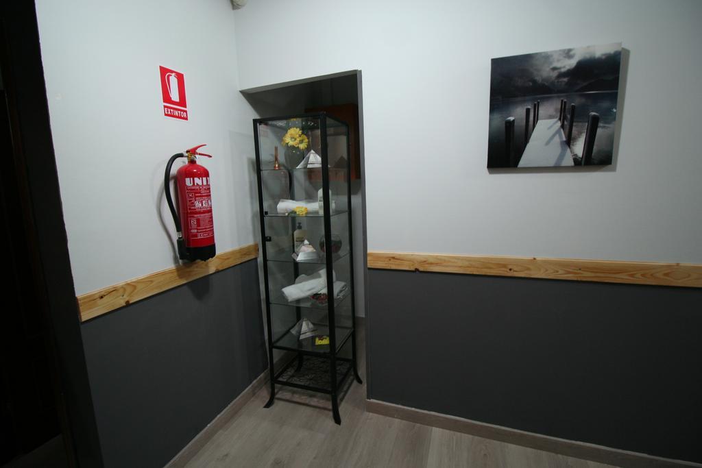 Hostal Restaurante Avenida De Madrid Terrassa Buitenkant foto