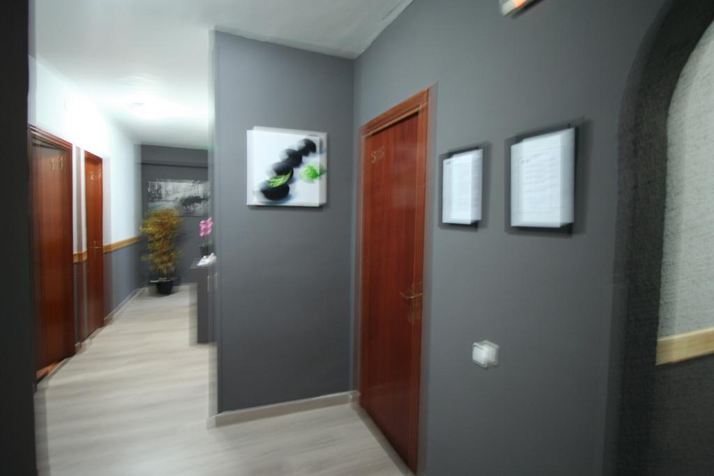 Hostal Restaurante Avenida De Madrid Terrassa Buitenkant foto