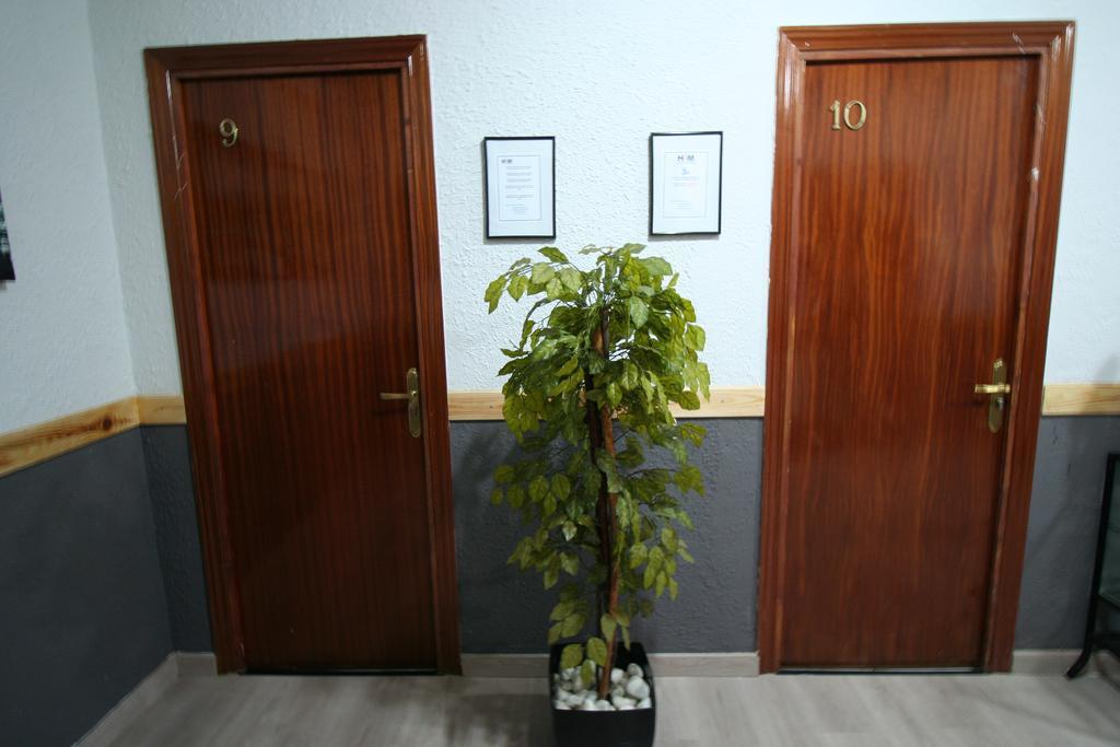 Hostal Restaurante Avenida De Madrid Terrassa Buitenkant foto