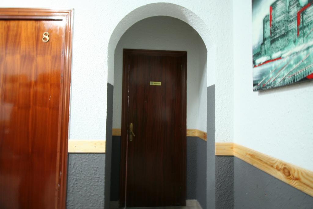 Hostal Restaurante Avenida De Madrid Terrassa Buitenkant foto