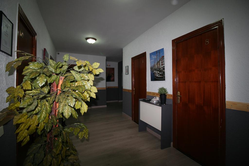 Hostal Restaurante Avenida De Madrid Terrassa Buitenkant foto