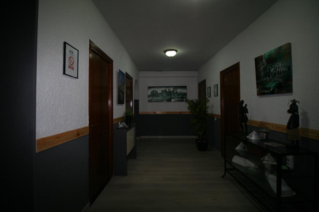 Hostal Restaurante Avenida De Madrid Terrassa Buitenkant foto