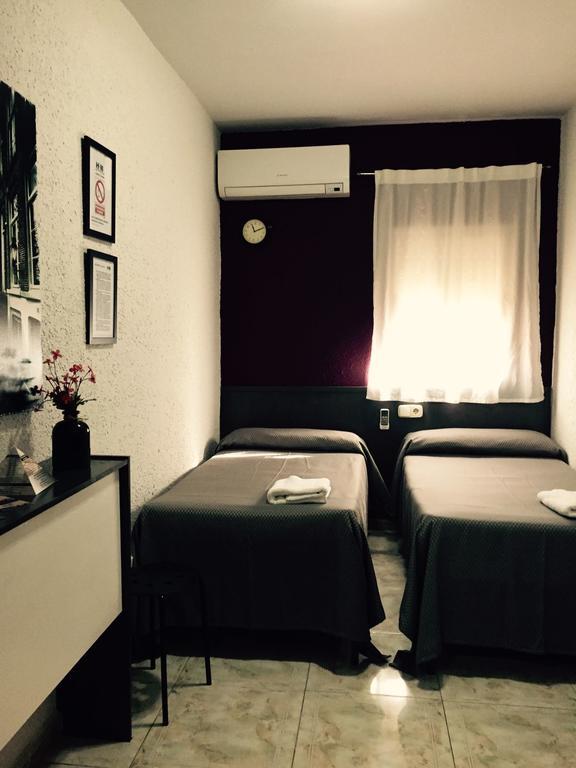 Hostal Restaurante Avenida De Madrid Terrassa Buitenkant foto