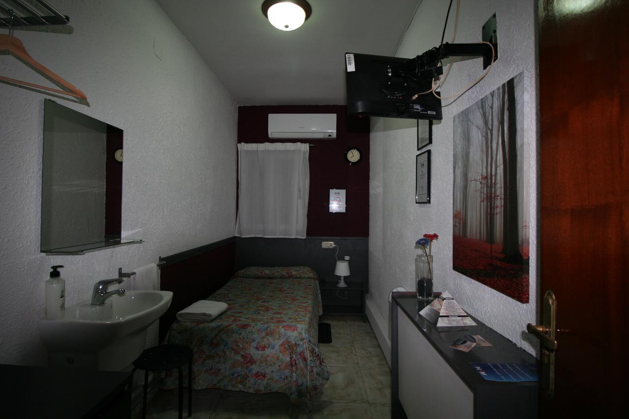 Hostal Restaurante Avenida De Madrid Terrassa Buitenkant foto