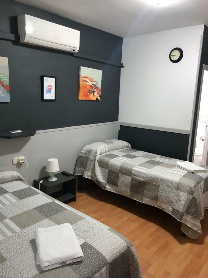 Hostal Restaurante Avenida De Madrid Terrassa Buitenkant foto